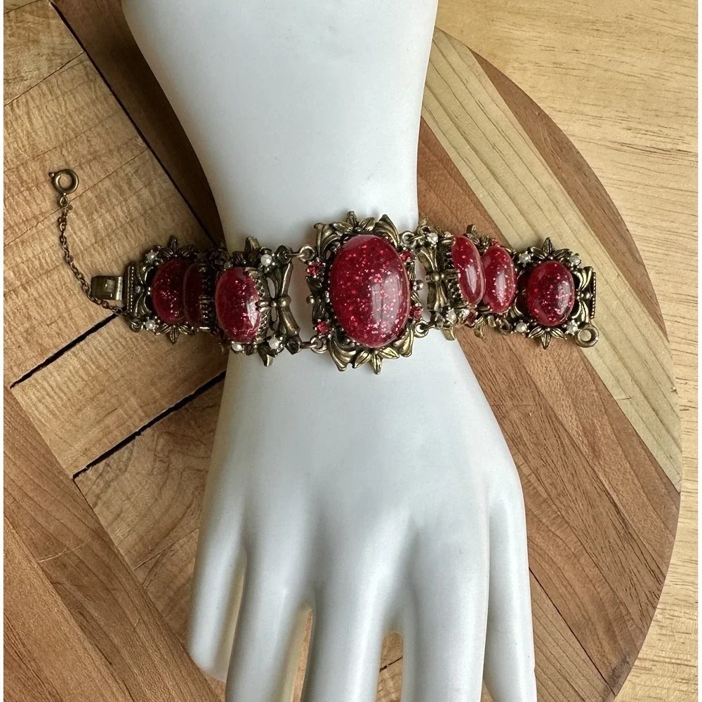VTG 1950s-60s Victorian Revival Bracelet 6.75 Inch‎ Red Confetti Acrylic Flowers